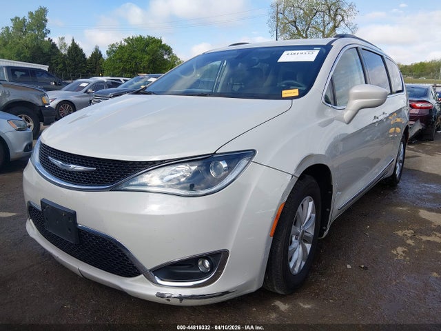 Chrysler Pacifica Touring-l