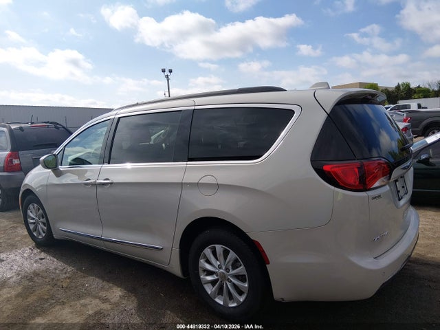 Chrysler Pacifica Touring-l