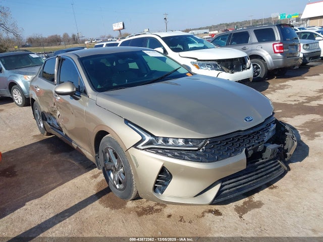 Salvage Kia K5 Image