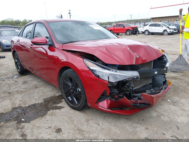 Salvage Hyundai ELANTRA Image