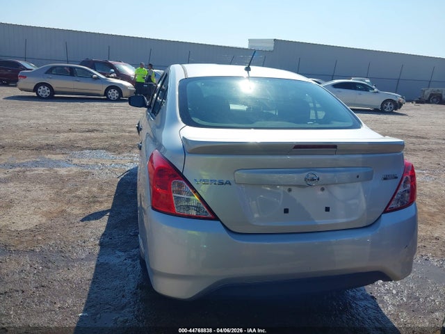 Nissan Versa 1.6 S+