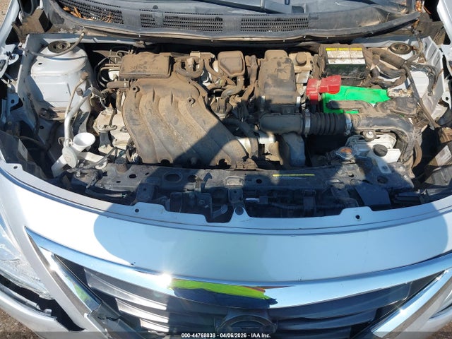 Nissan Versa 1.6 S+