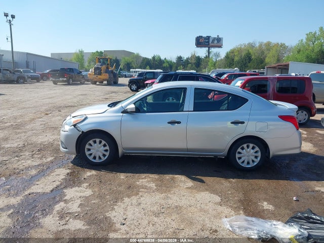 Nissan Versa 1.6 S+