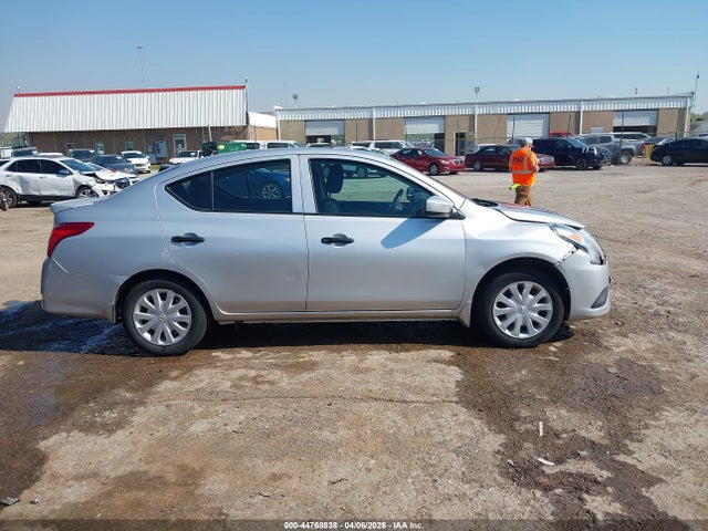 Nissan Versa 1.6 S+