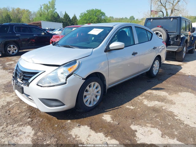 Nissan Versa 1.6 S+