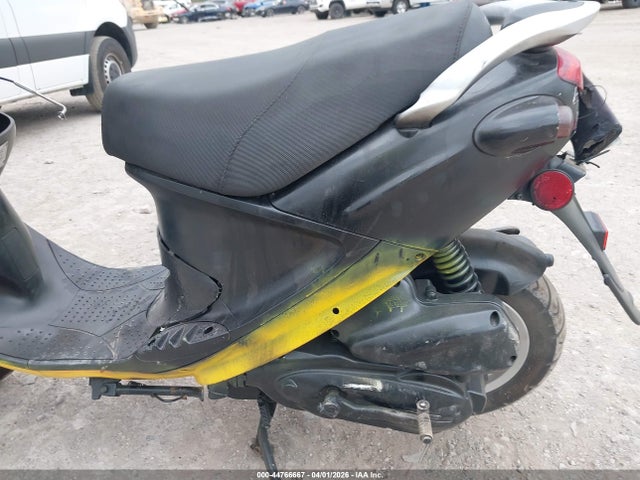Genuine Scooter Co. Buddy 125