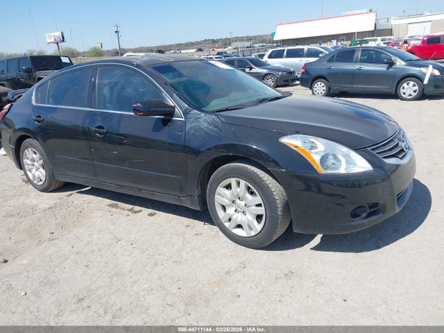 Salvage Nissan Altima Image