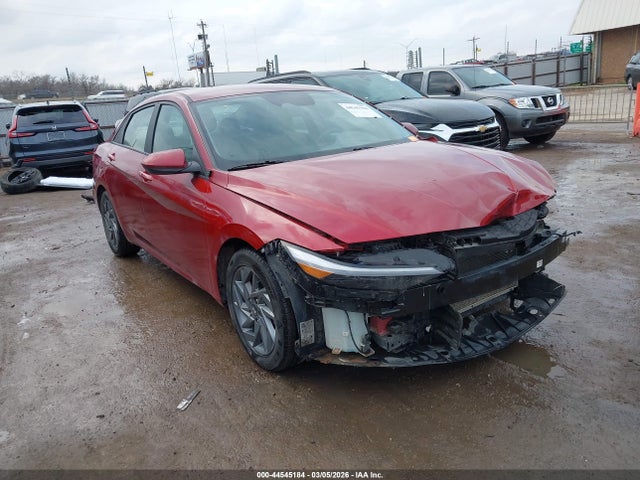 Salvage Hyundai ELANTRA Image