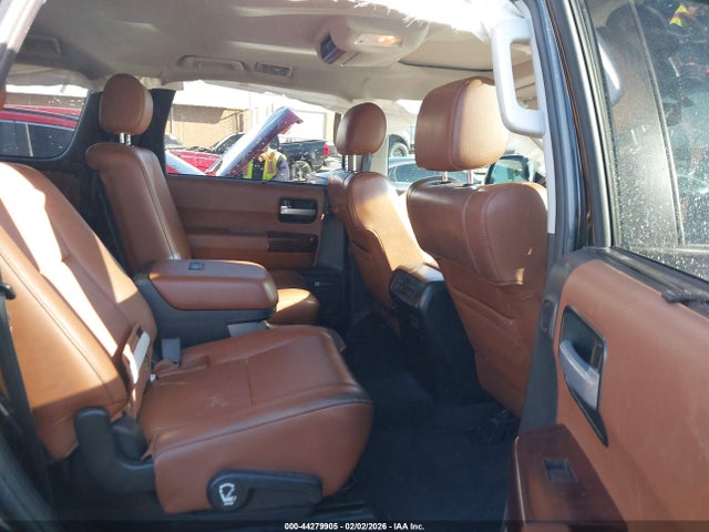 Toyota Sequoia Platinum 5.7l V8