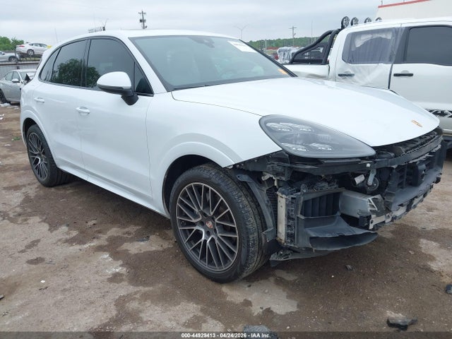 Salvage Porsche Cayenne Image