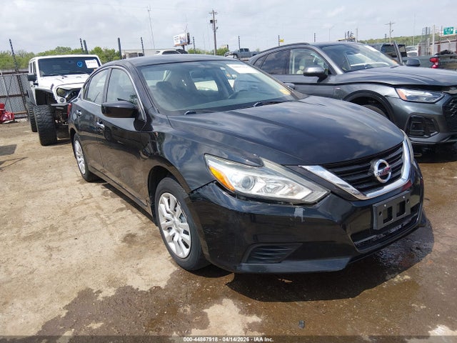 Salvage Nissan Altima Image