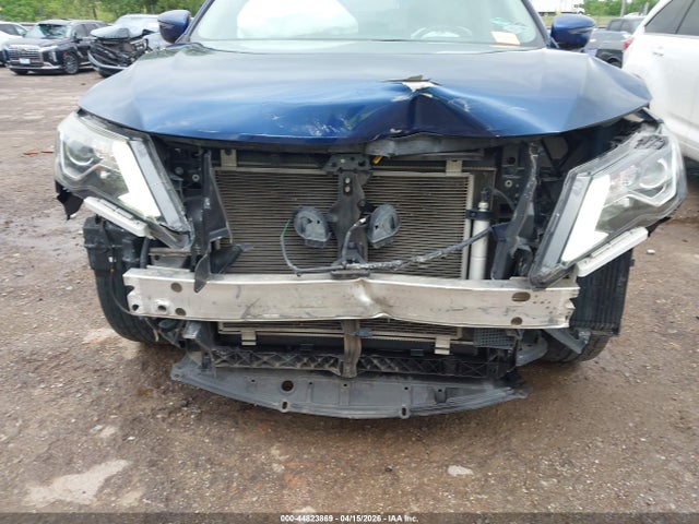 Nissan Pathfinder S