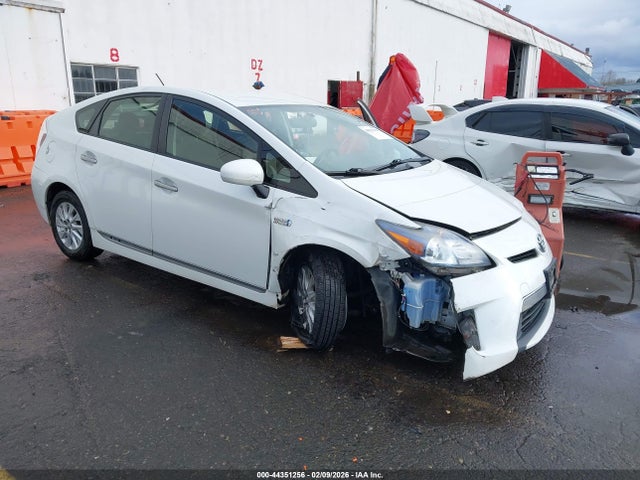Salvage Toyota Prius Image