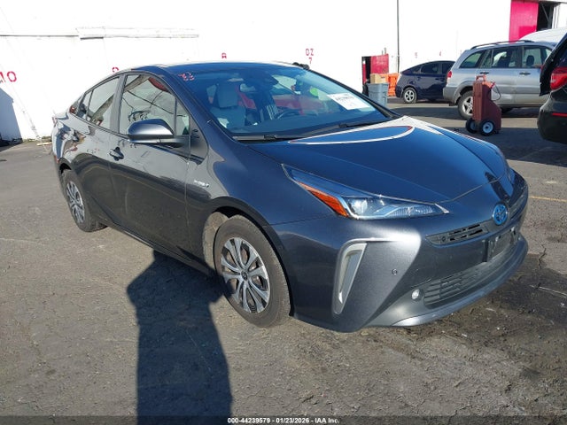 Salvage Toyota Prius Image