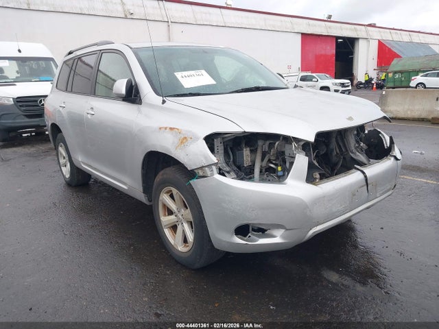 Salvage Toyota Highlander Image