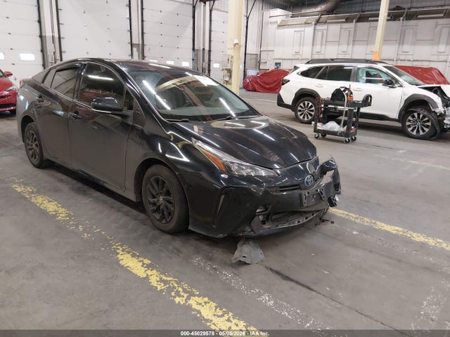 Salvage Toyota Prius Image