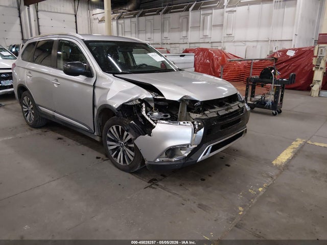 Salvage Mitsubishi Outlander Image