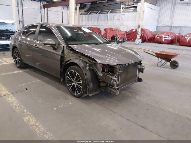 Salvage Toyota Camry Image
