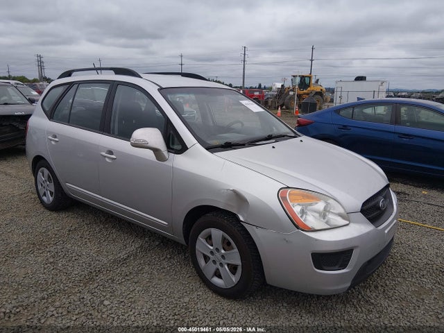 Salvage Kia Rondo Image
