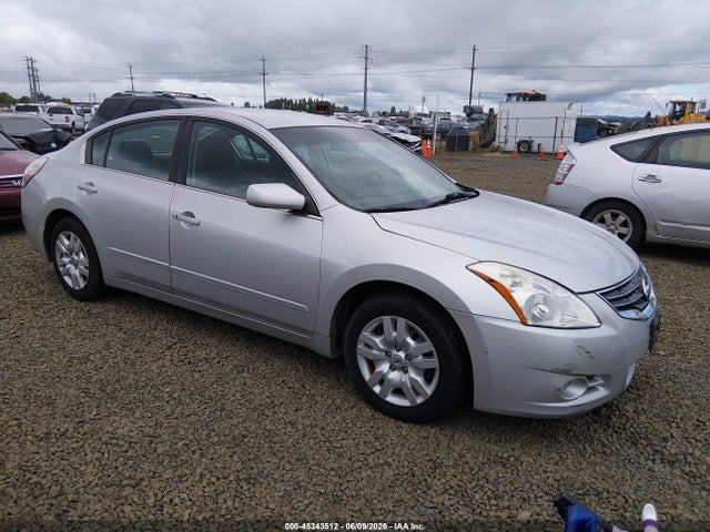 Salvage Nissan Altima Image