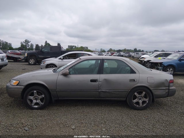 Toyota Camry Le V6