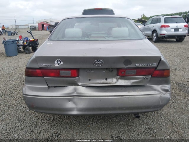 Toyota Camry Le V6