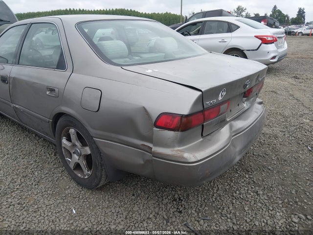 Toyota Camry Le V6