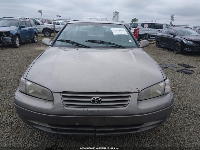 Toyota Camry Le V6