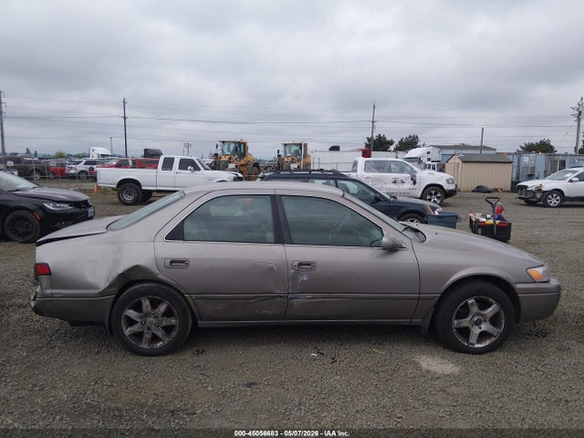Toyota Camry Le V6
