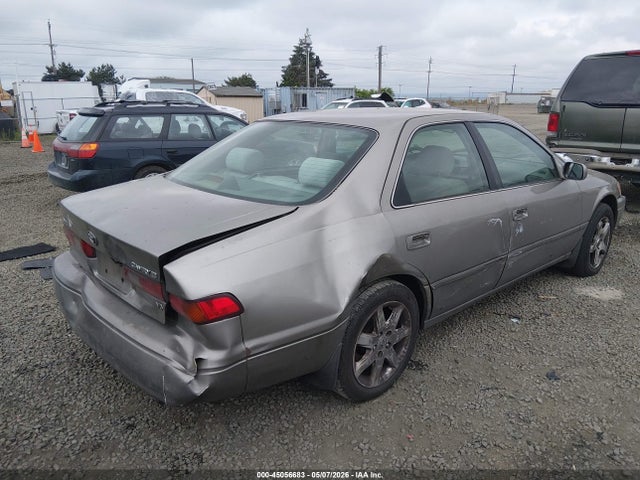 Toyota Camry Le V6