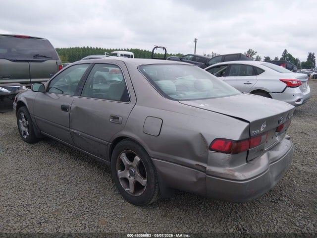 Toyota Camry Le V6