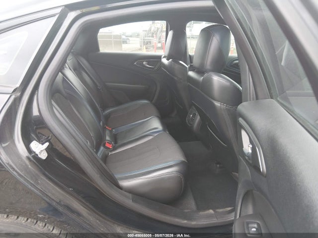 Chrysler 200 S
