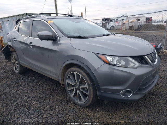 Salvage Nissan Rogue Image