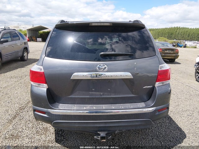 Toyota Highlander Base V6