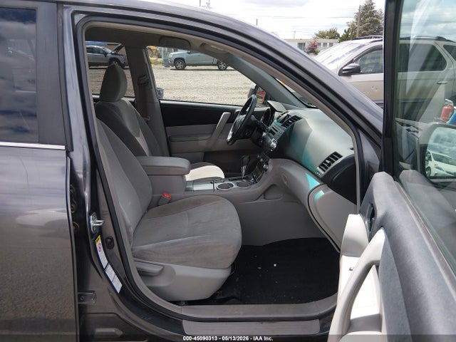 Toyota Highlander Base V6