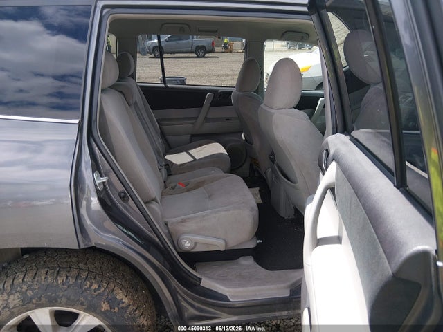Toyota Highlander Base V6
