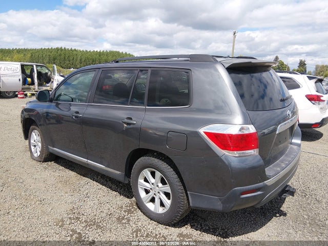 Toyota Highlander Base V6