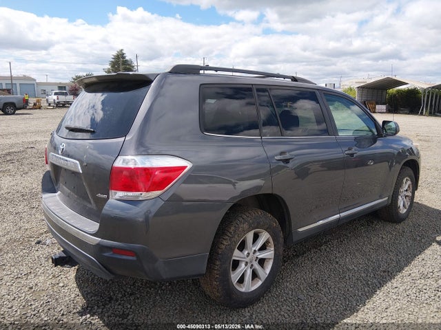 Toyota Highlander Base V6