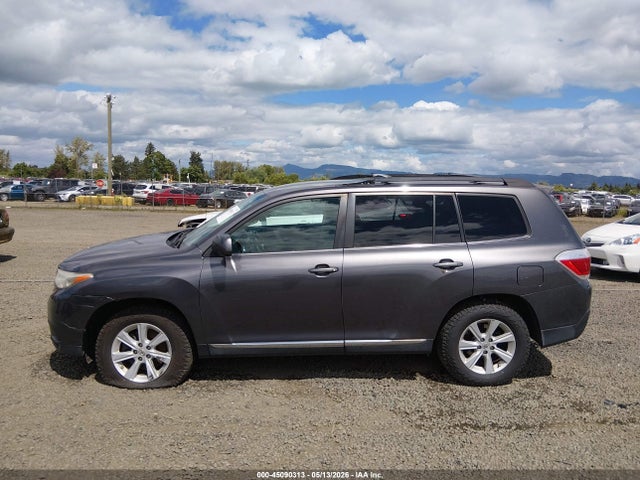 Toyota Highlander Base V6