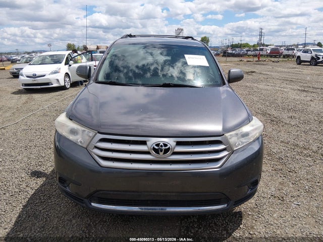 Toyota Highlander Base V6