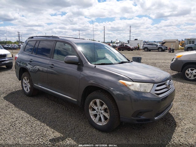Salvage Toyota Highlander Image