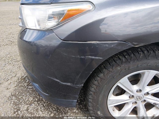 Toyota Highlander Base V6