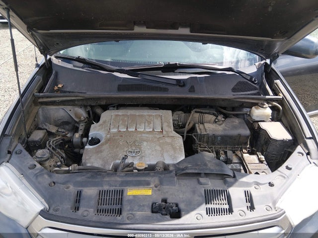 Toyota Highlander Base V6