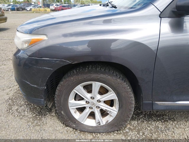 Toyota Highlander Base V6
