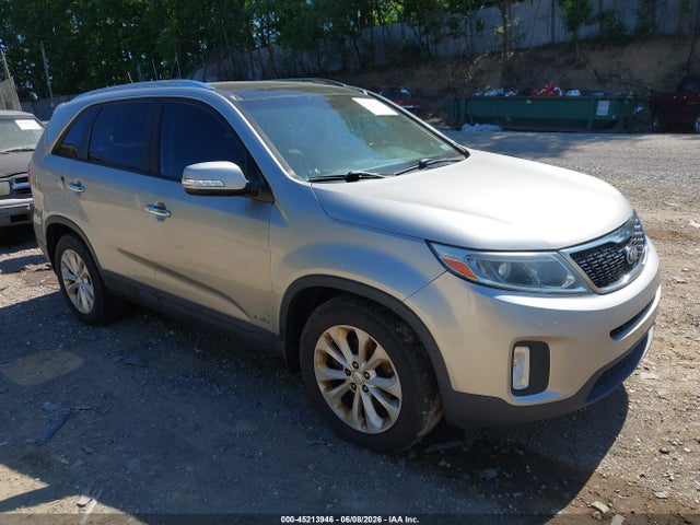 Salvage Kia Sorento Image
