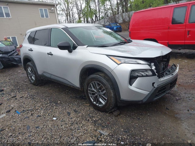 Salvage Nissan Rogue Image