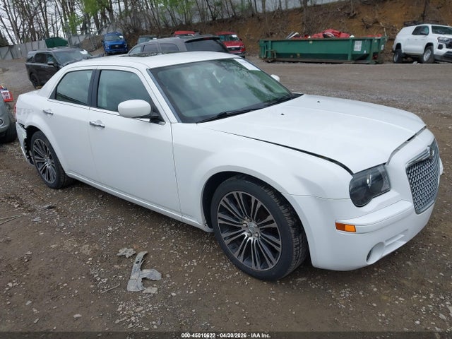Salvage Chrysler 300c Image