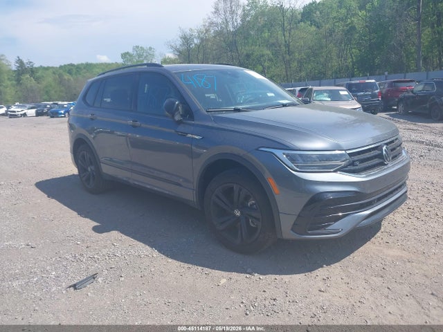 Salvage Volkswagen Tiguan Image