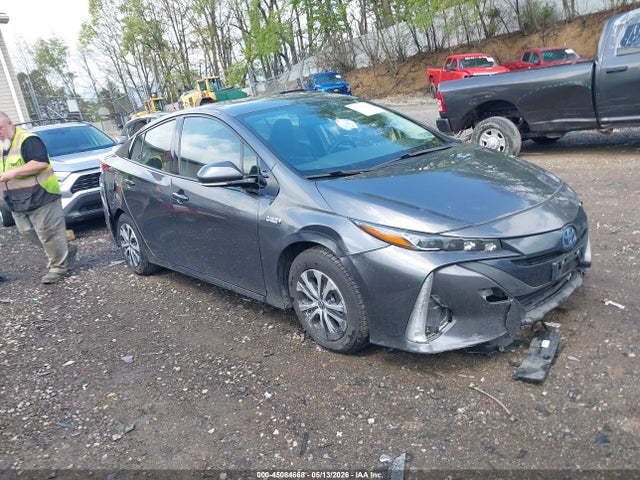 Salvage Toyota Prius Prime Image