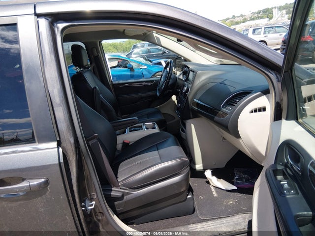 Chrysler Town & Country Touring